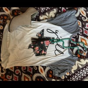 • Y’all  Shirt • Boutique • Small •